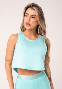 Cropped feminino verde com recortes flow