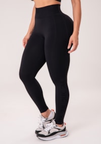 Legging fitness feminina preto com detalhe logomania e modela bumbum seamless+