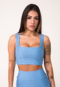 Top fitness feminino azul decote reto com recortes aura