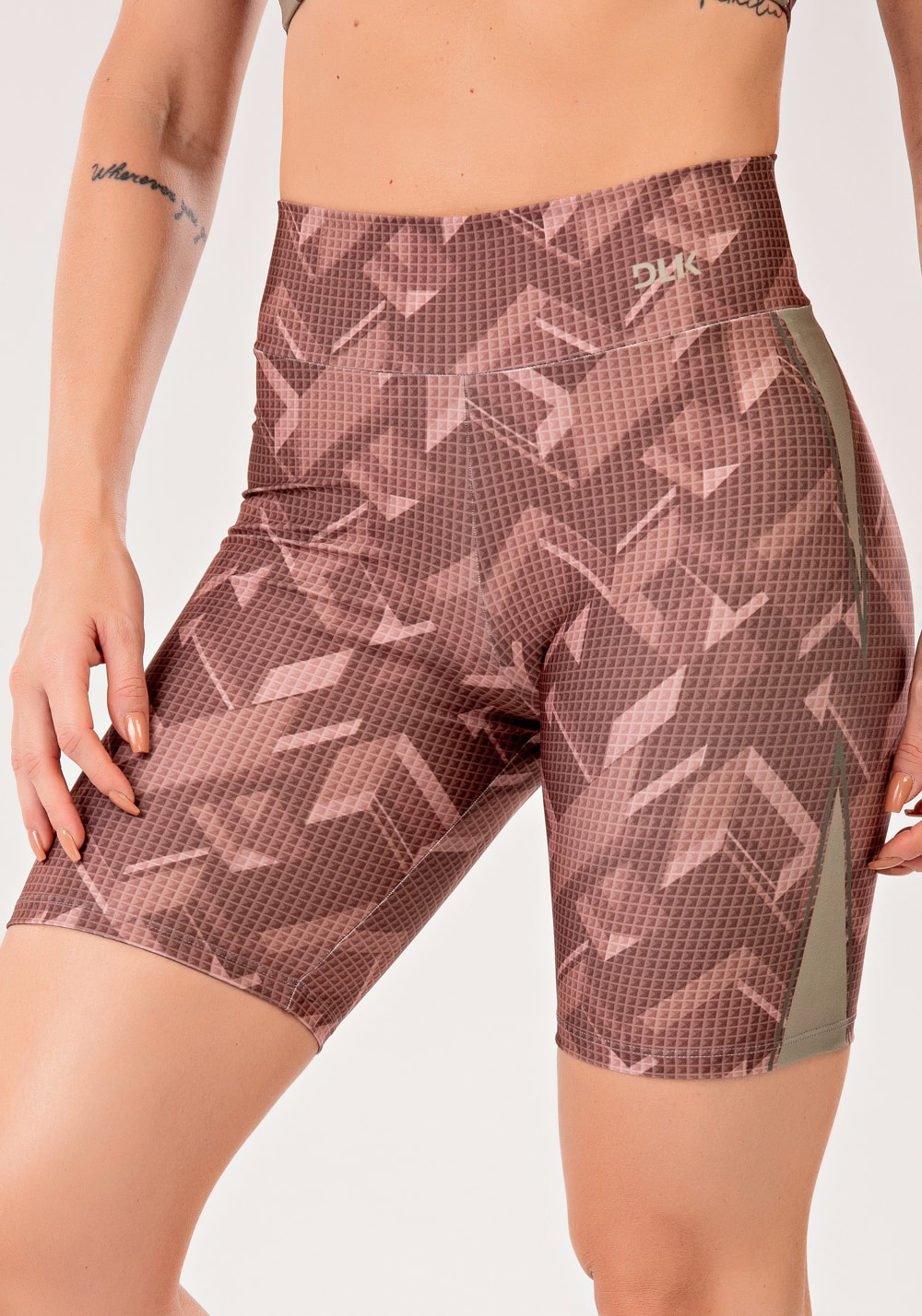 Bermuda fitness feminina estampada brave marrom printed mousse