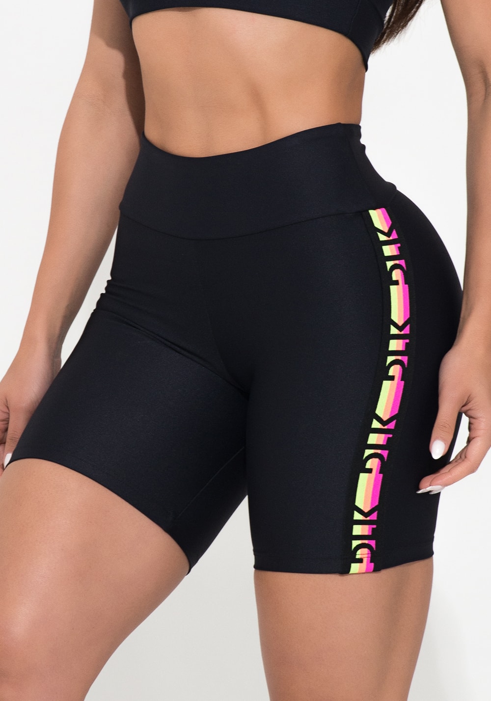 Bermuda fitness feminina preta elástico lateral colorido action dlk