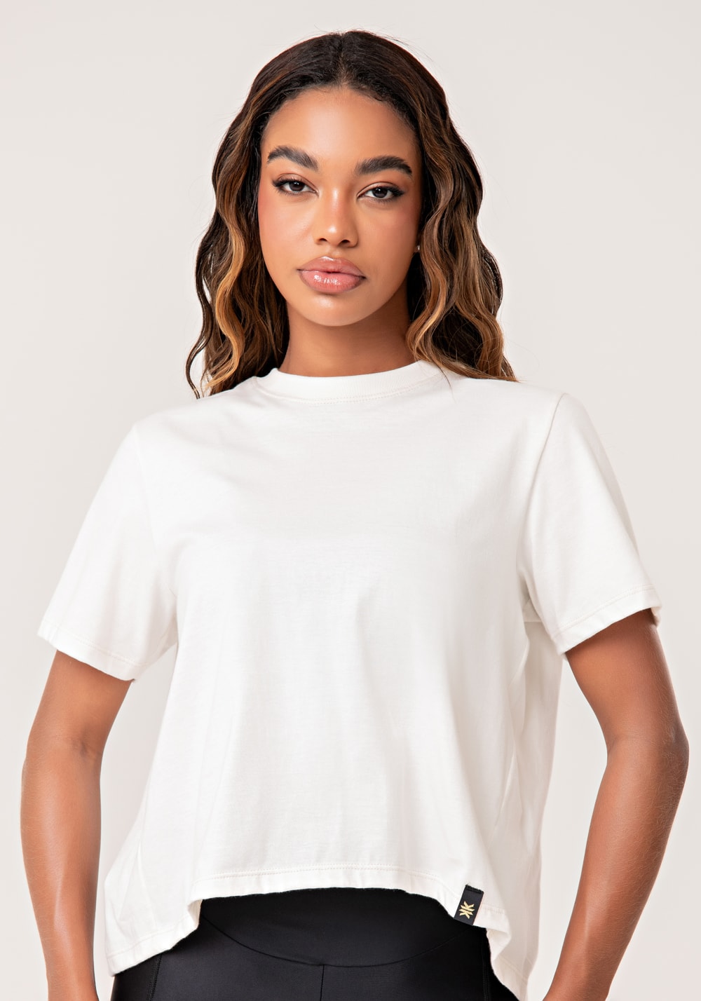 Blusa feminina de algodão off white com abertura nas costas lush