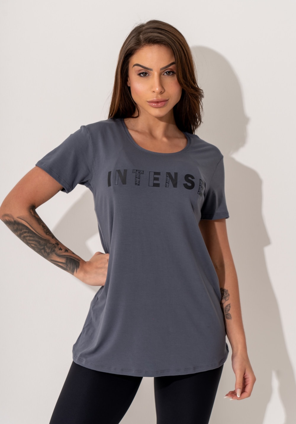 Blusa fitness feminina cinza viscolycra com silk logomania intense