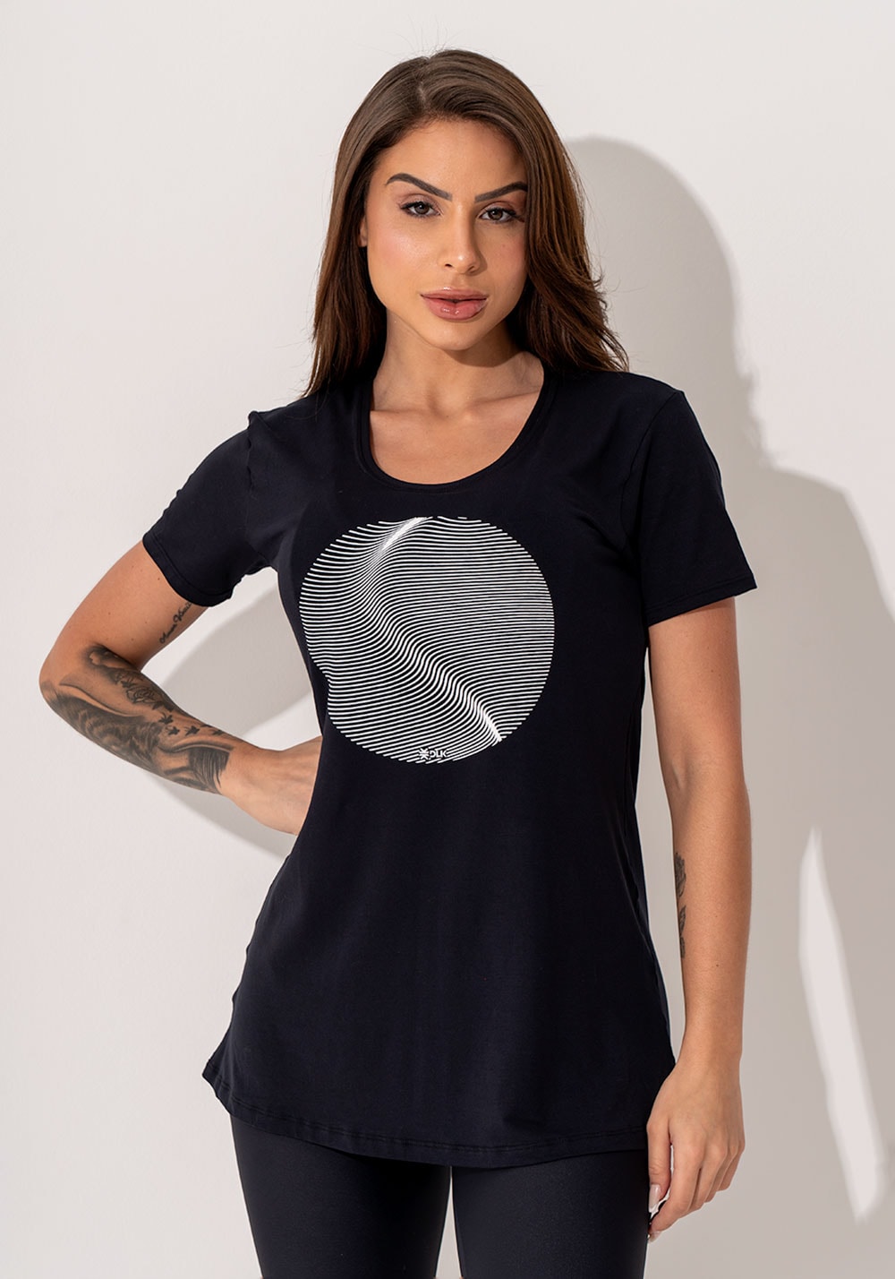 Blusa fitness feminina preto viscolycra com silk abstract circle inten