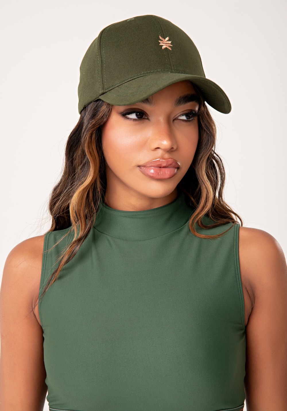 Boné bordado verde com cobre dlk