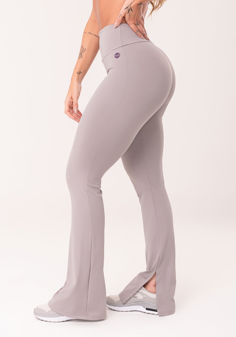 Calça flare feminina cinza com fenda oasis