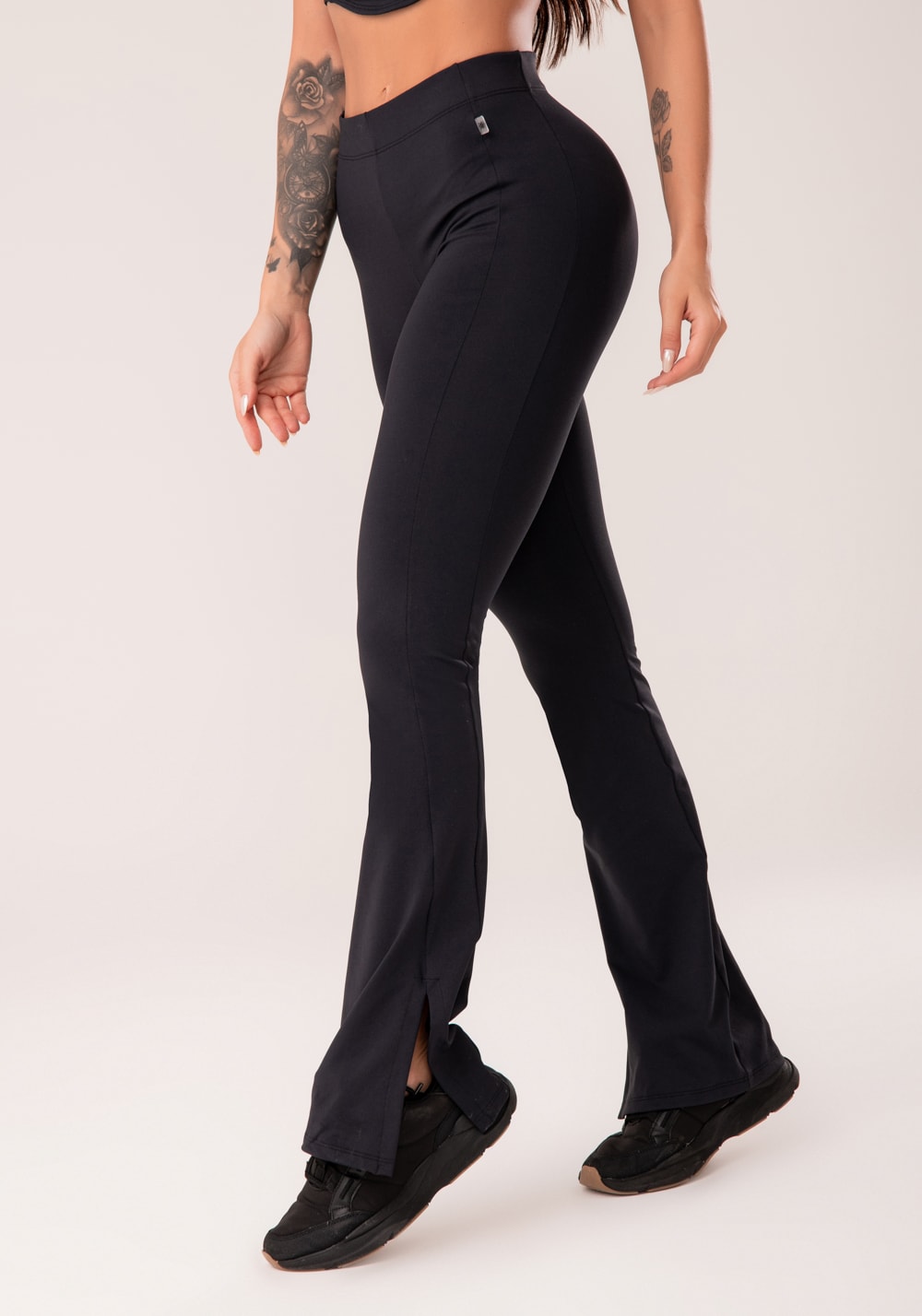 Calça flare feminina preto com fenda harmony dlk