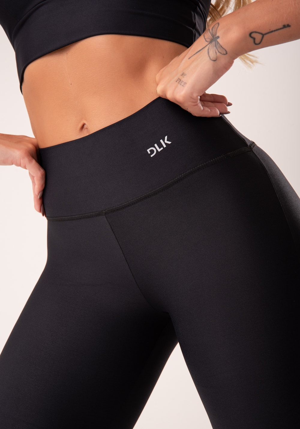 Calça flare preta tipo legging cheap