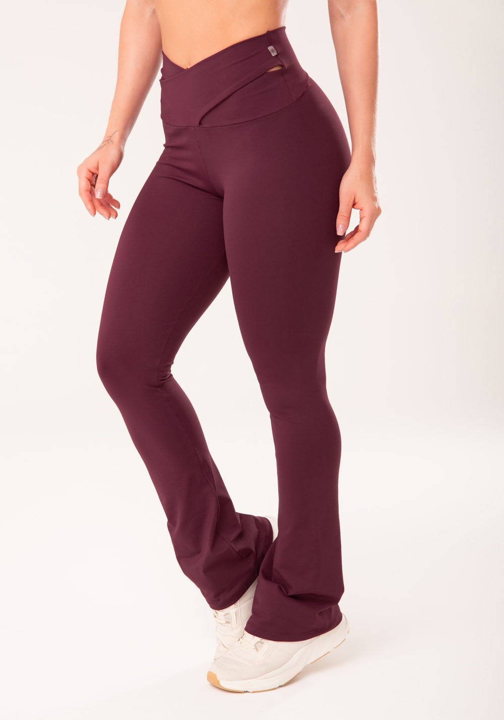 Calça flare vinho cós transpassado harmony