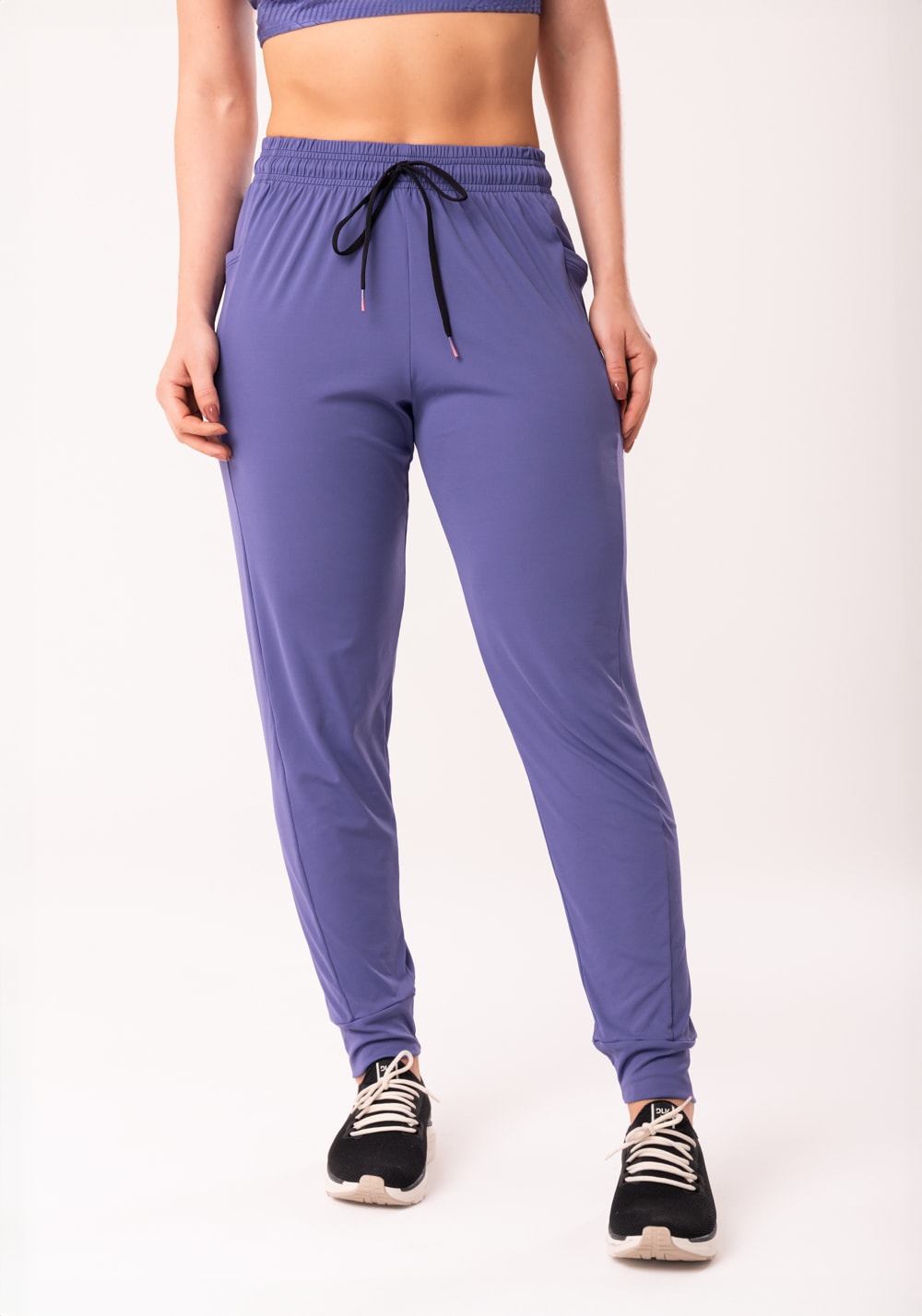 Calça jogger feminina azul com bolso flow