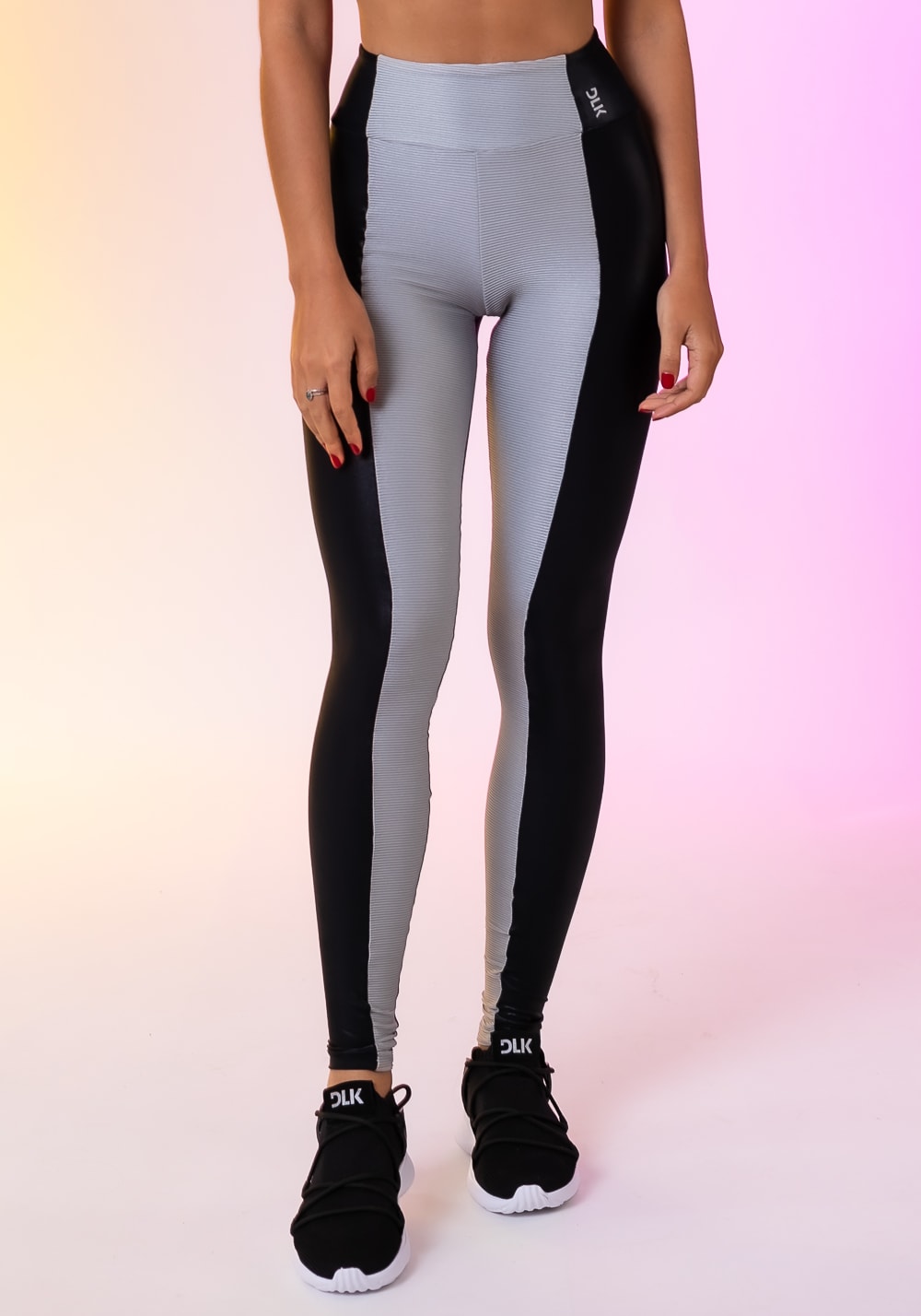 Calça legging happiness texturizada com cirrê preta e prata