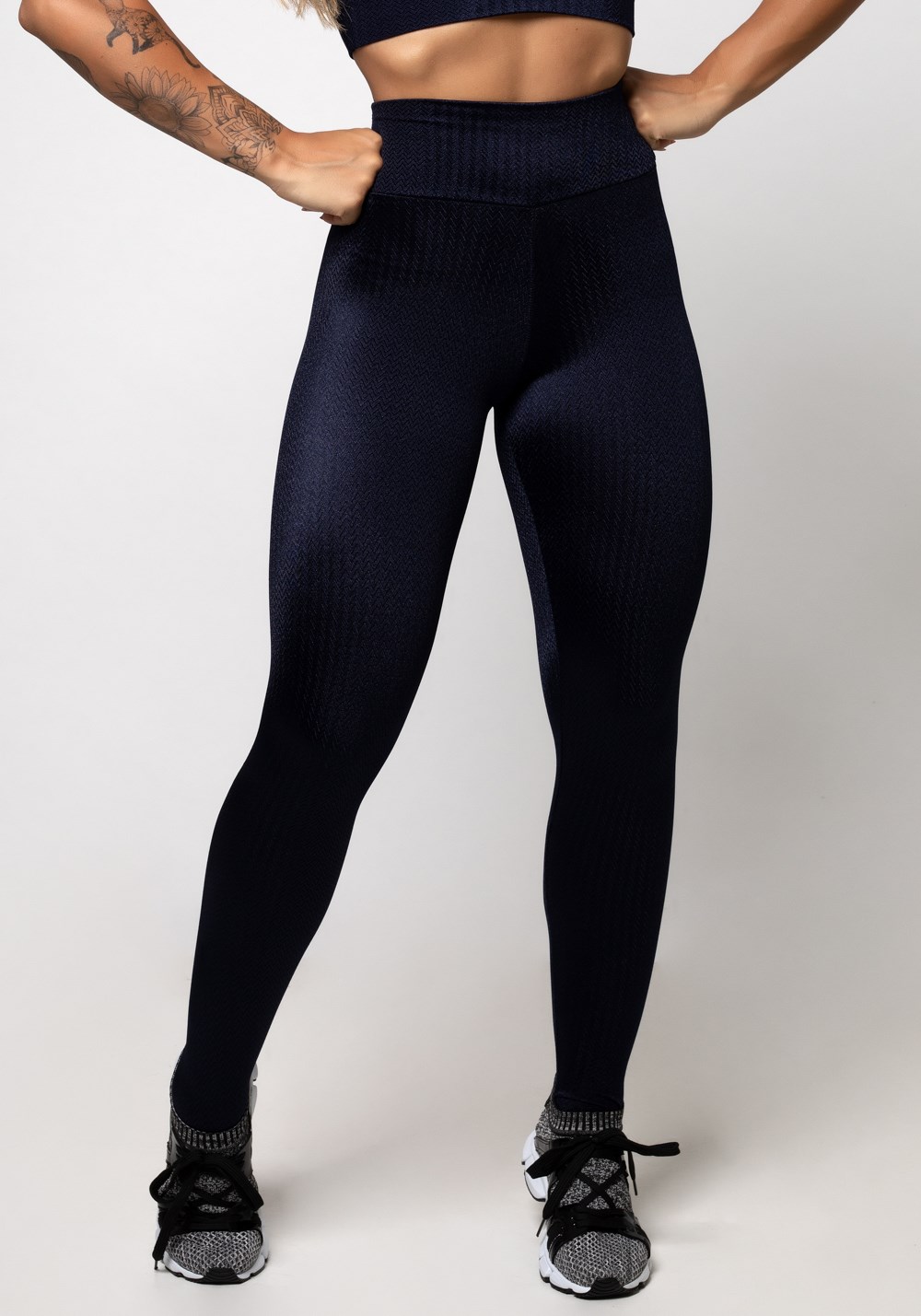 calça legging preta brilhosa