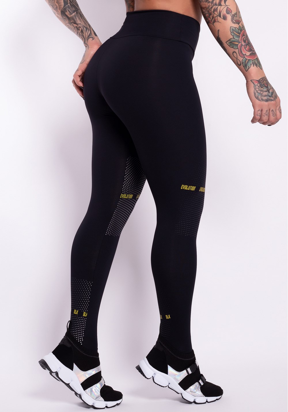 Calça legging technology preta com silk lateral amarelo ouro