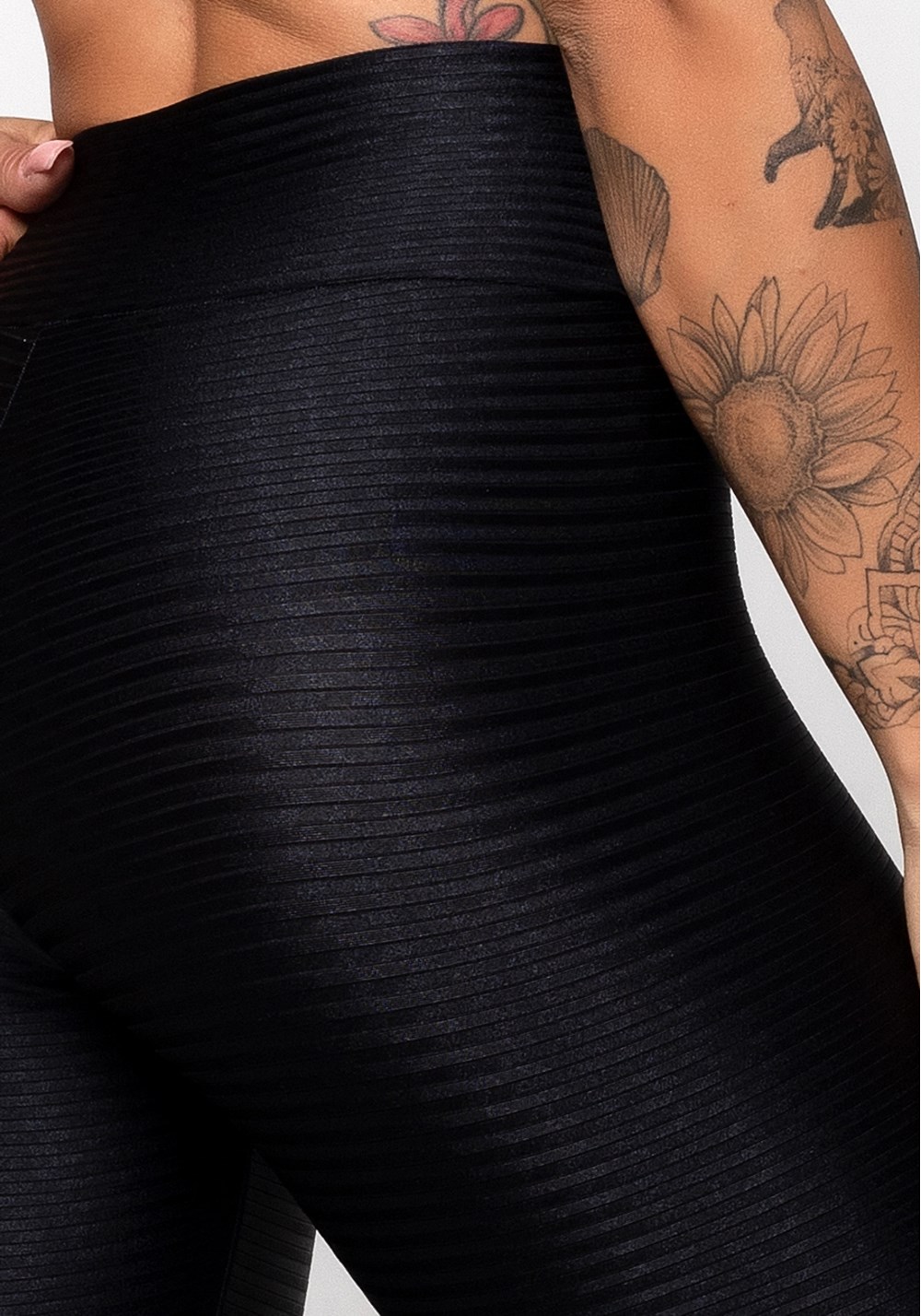 Calça legging poliamida preta com textura e tule
