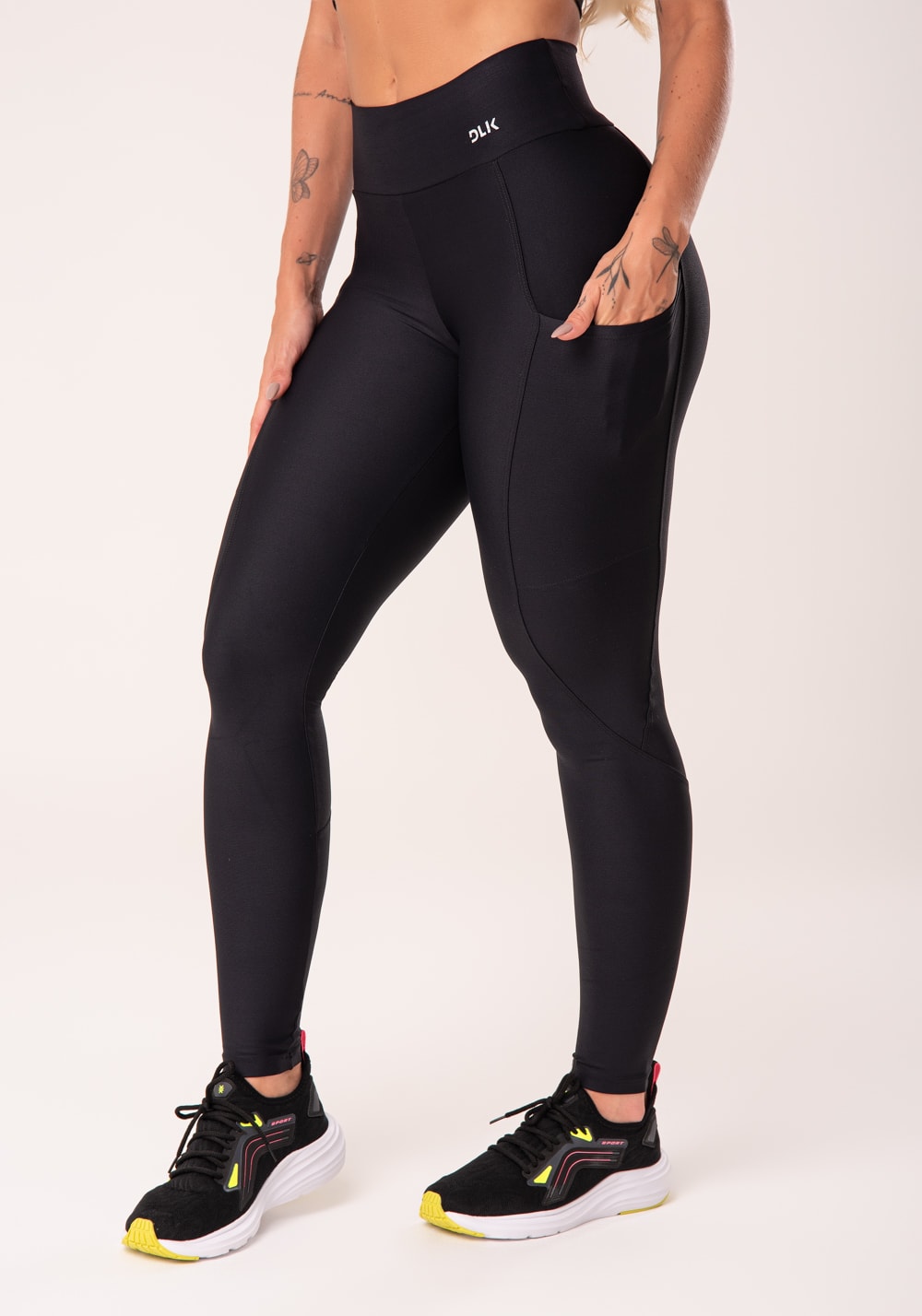 Calça legging preta com bolso básica