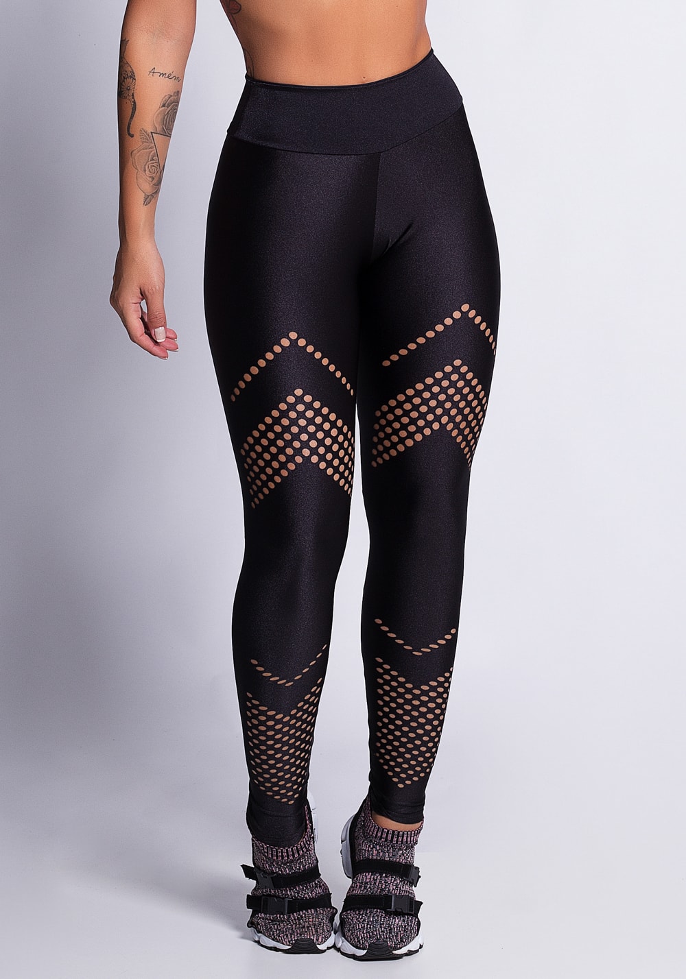 Calça Legging Preta Com Cortes A Laser