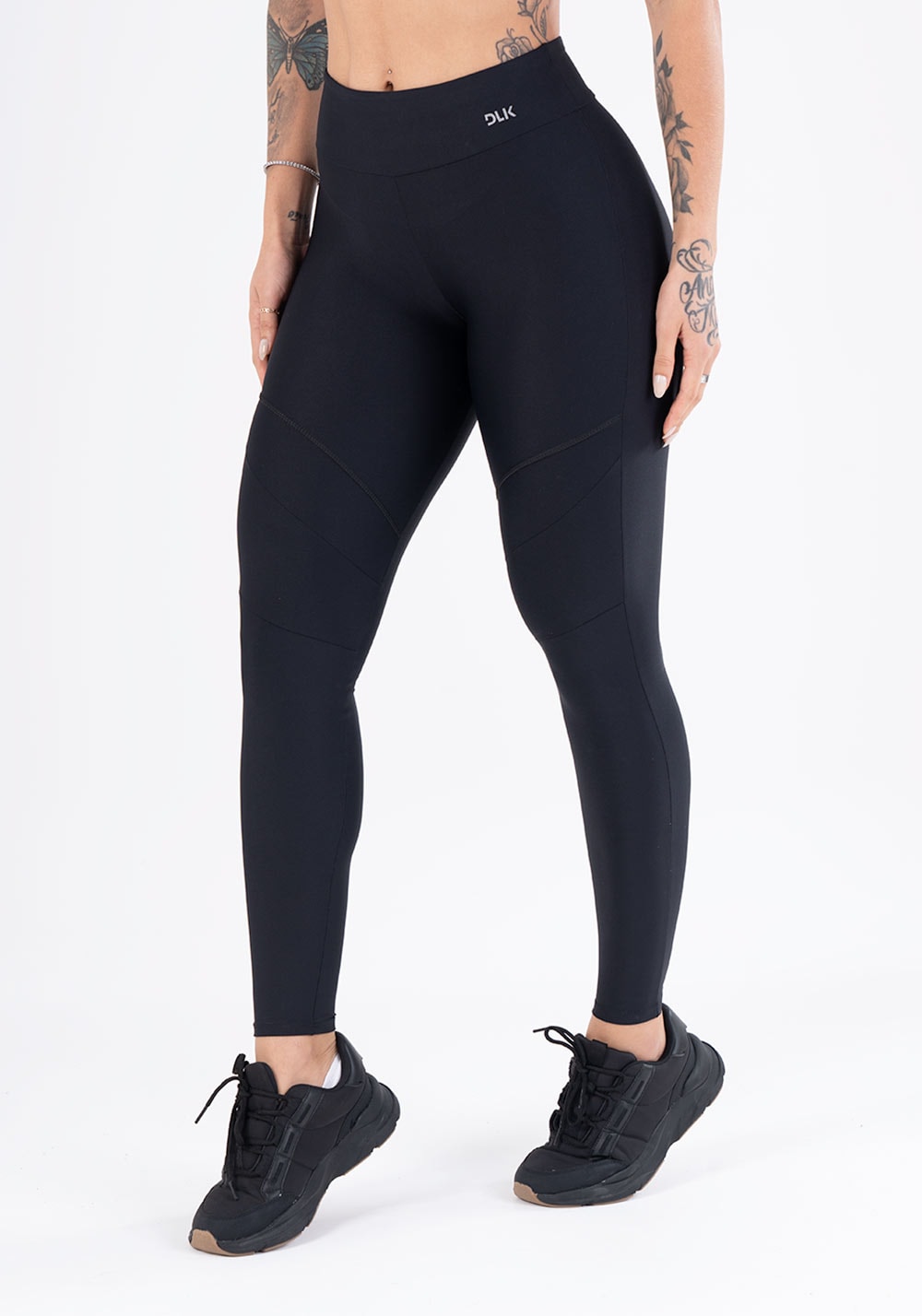 Calça legging preta com recortes básico dlk