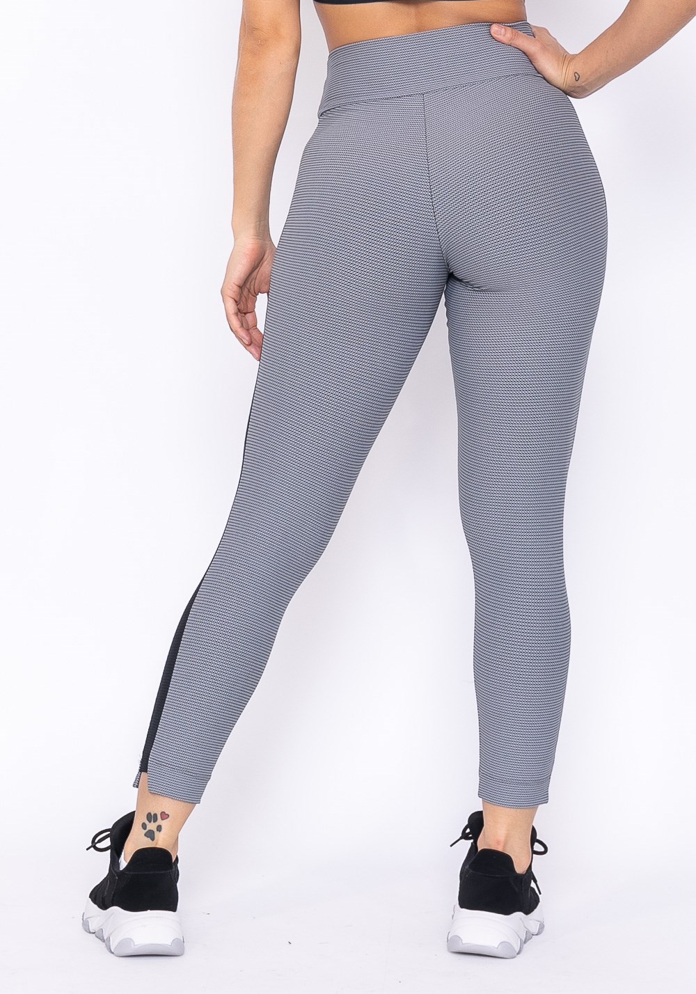 Calça legging technology cinza com detalhe lateral preto