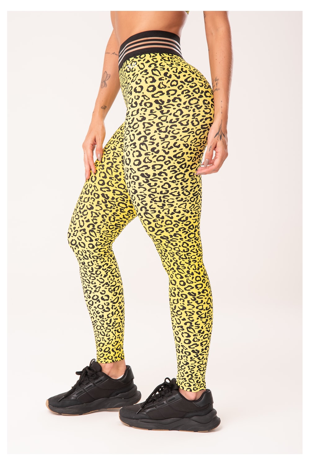 Calça legging wild com elástico estampada onça amarela dlk