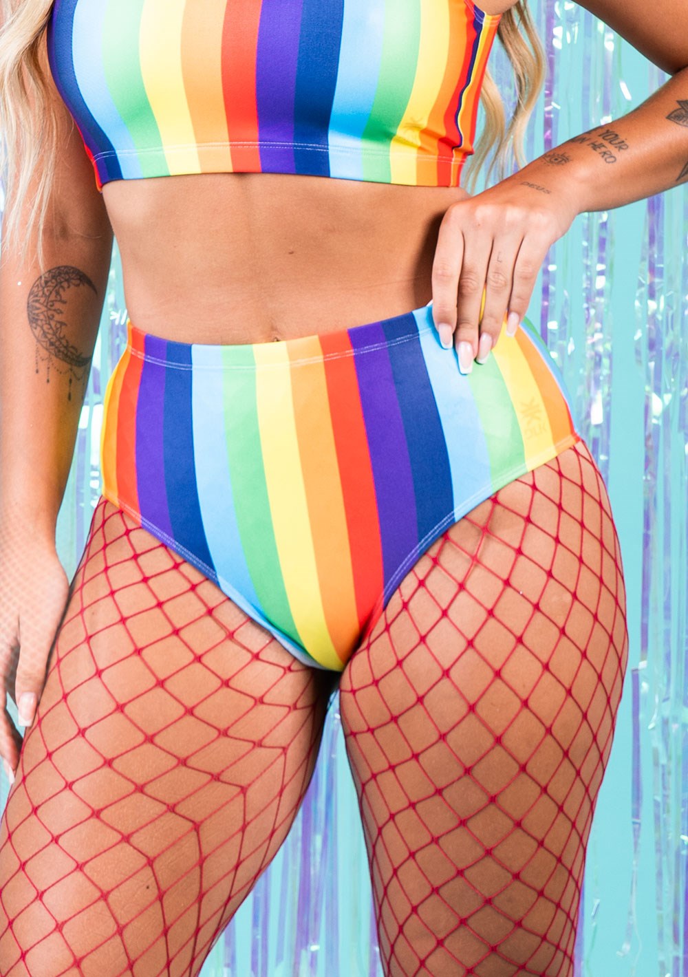 Calcinha feminina hot pant carnaval estampa arco-íris