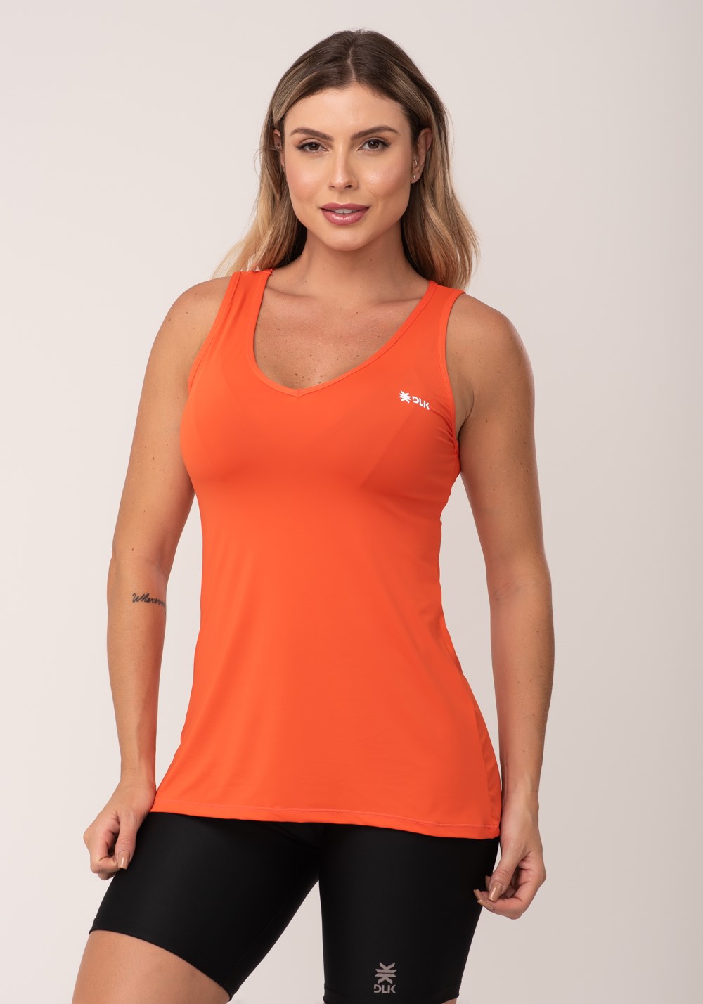 Camiseta energy com decote v laranja