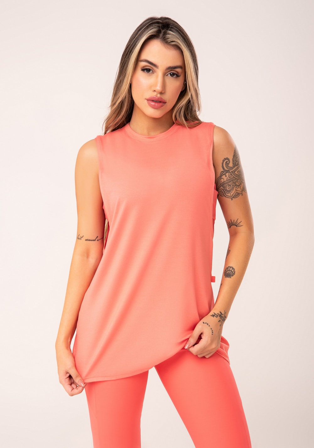 Camiseta fitness feminina coral maxi cava flow