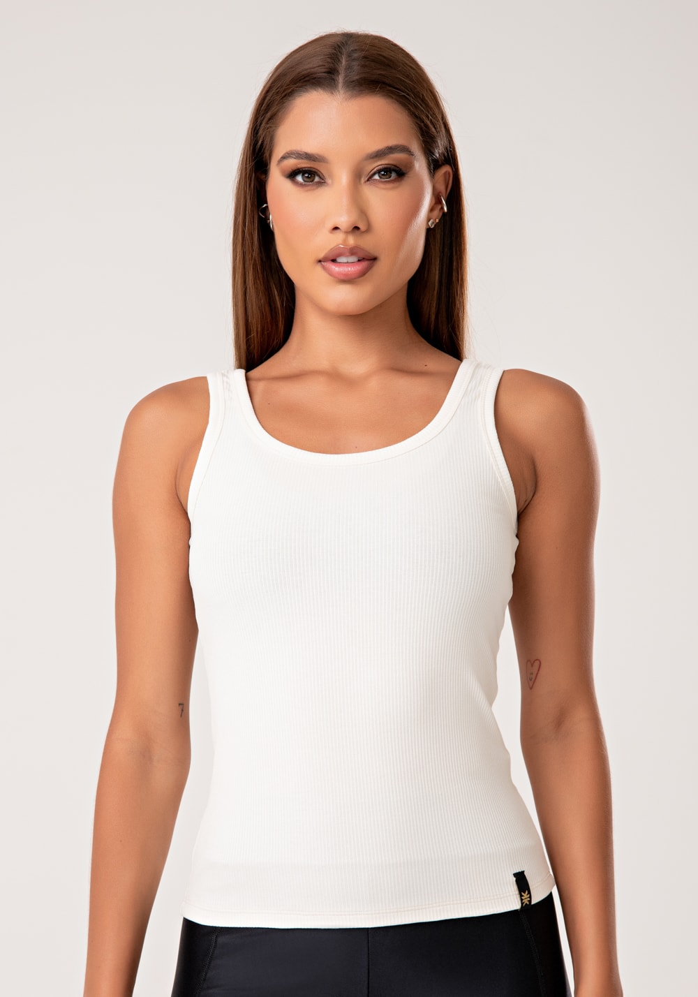 Camiseta fitness feminina off white canelada lush