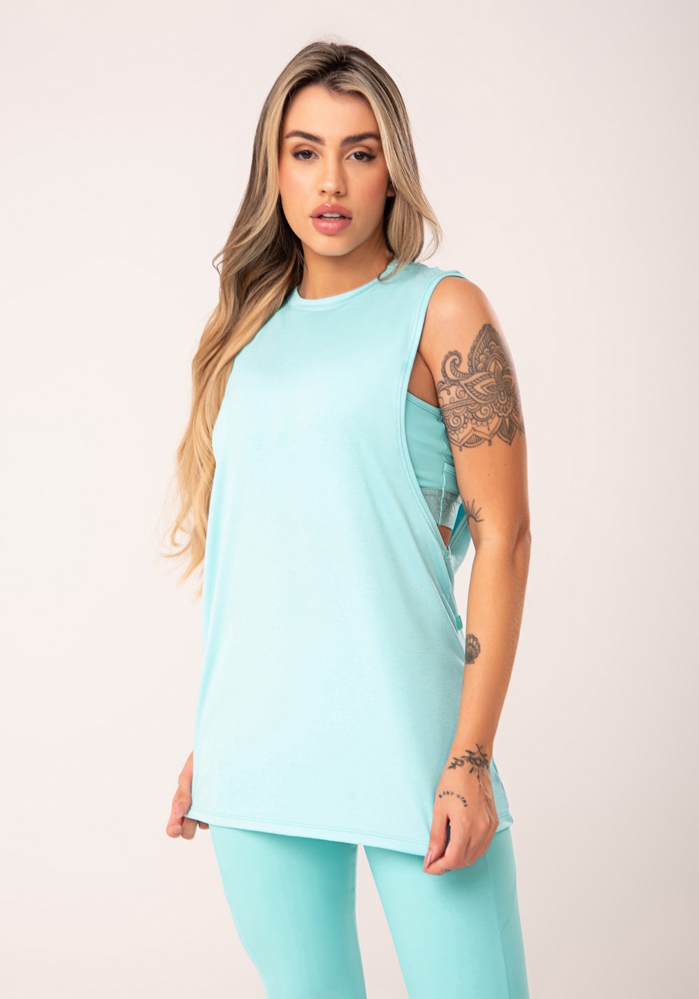 Camiseta fitness feminina verde maxi cava flow