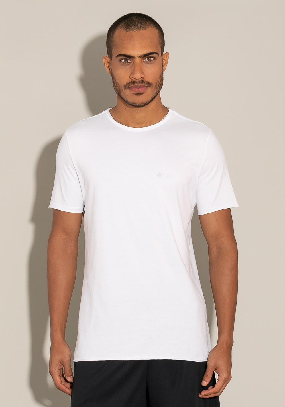 Camiseta manga curta for men acabamento a fio branco