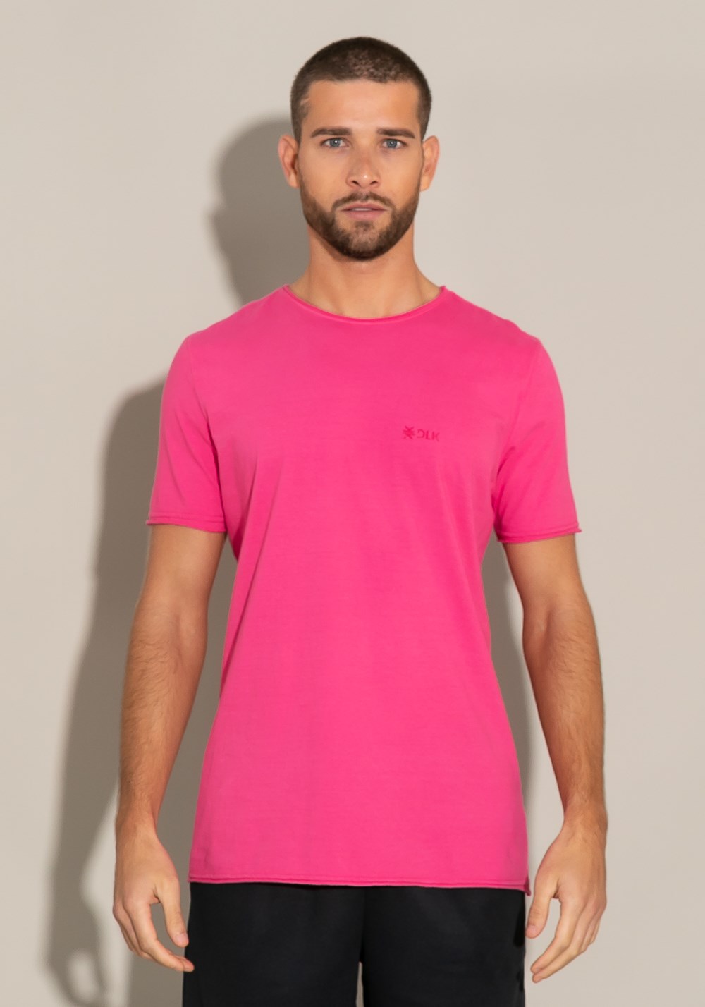 Camiseta manga curta for men acabamento a fio rosa