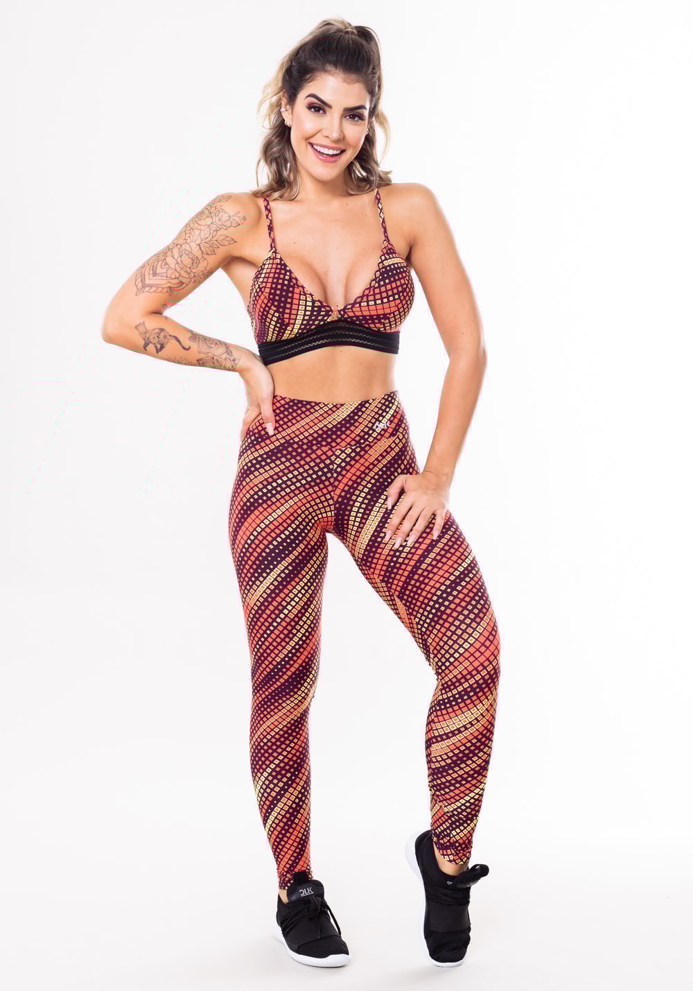 Conjunto fitness match poliamida estampada pixel laranja (top+calça) d