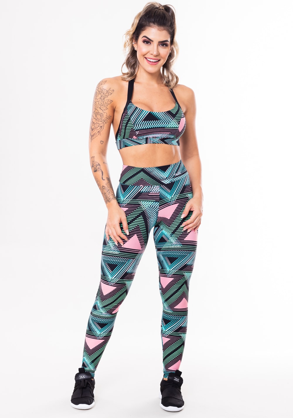 Conjunto fitness match poliamida estampado triângulos (top+calça) dlk