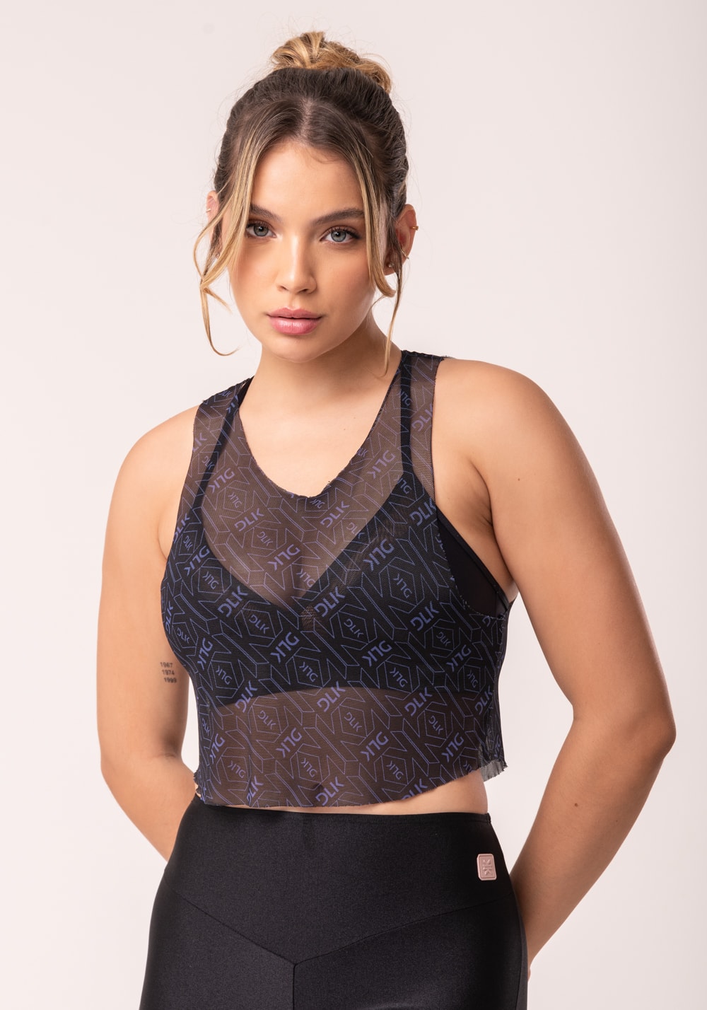Cropped de tule feminino preto e azul logomania flow