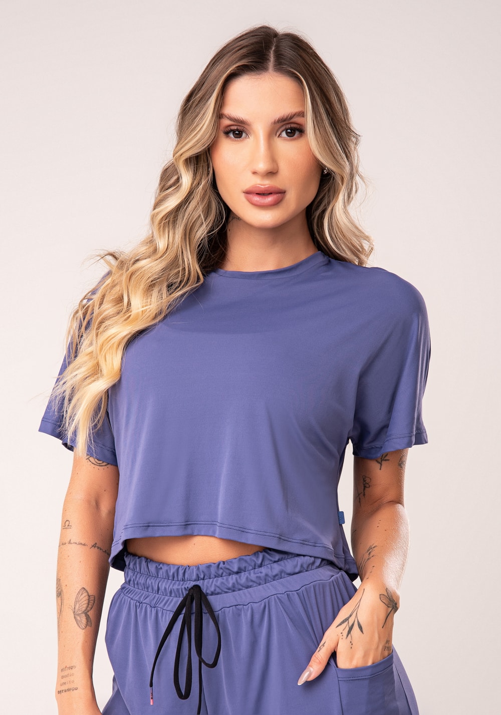 Cropped feminino azul com fenda nas costas flow