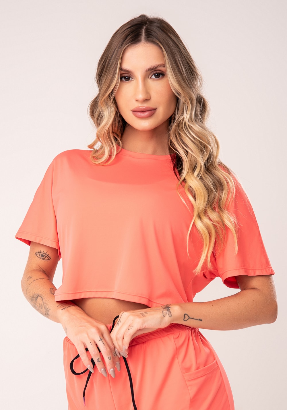 Cropped feminino coral com fenda nas costas flow