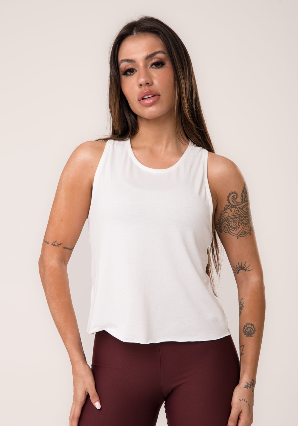 Cropped feminino off white aura