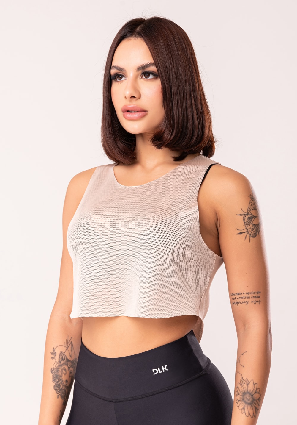 Cropped fitness feminino de tela nude