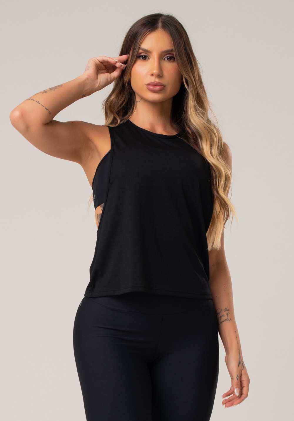 Cropped fitness feminino modelo nadador com maxi cava oasis dlk preto