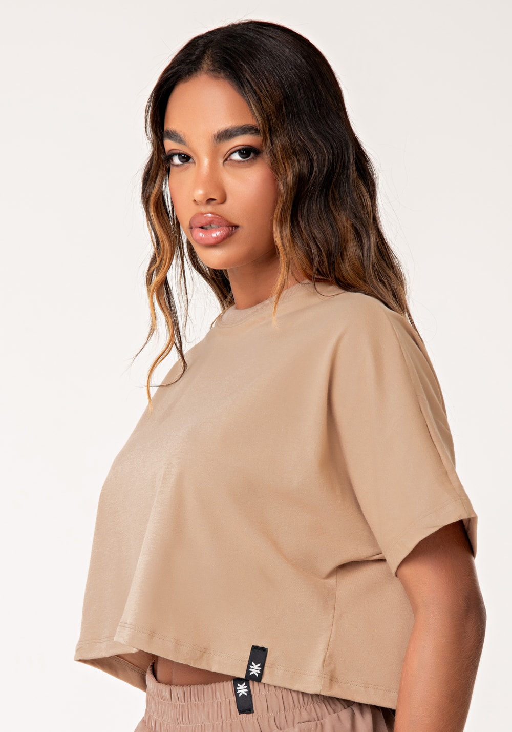 Cropped t-shirt feminino de algodão nude lush dlk