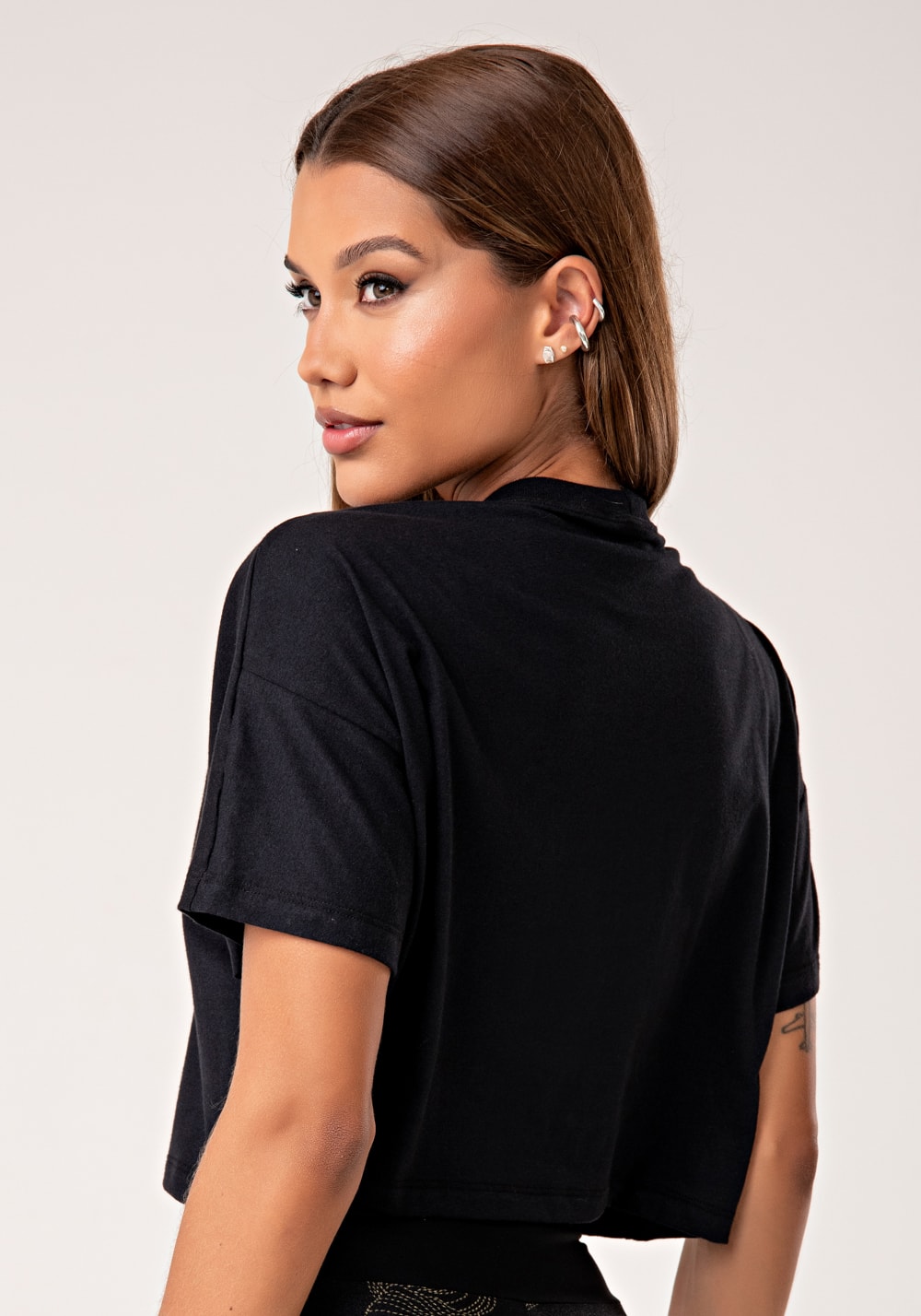 Cropped t-shirt feminino de algodão preto lush dlk