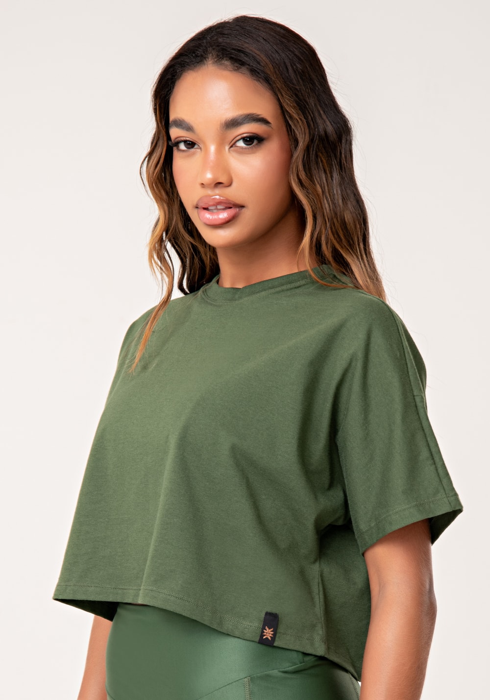 Cropped t-shirt feminino de algodão verde lush dlk