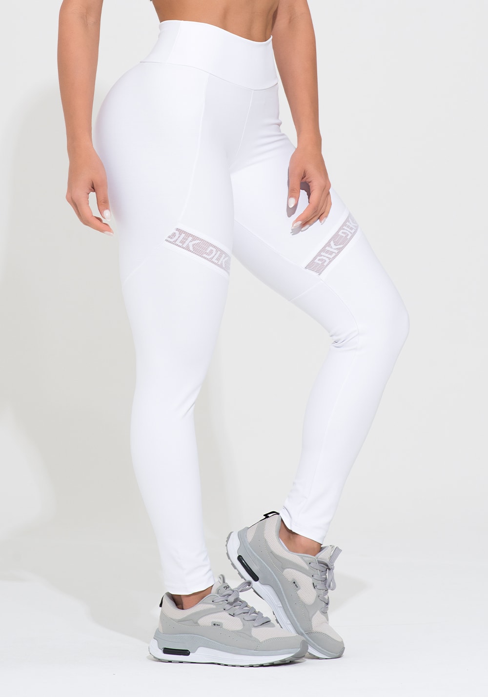 Legging fitness feminina branca com recorte e elástico vazado