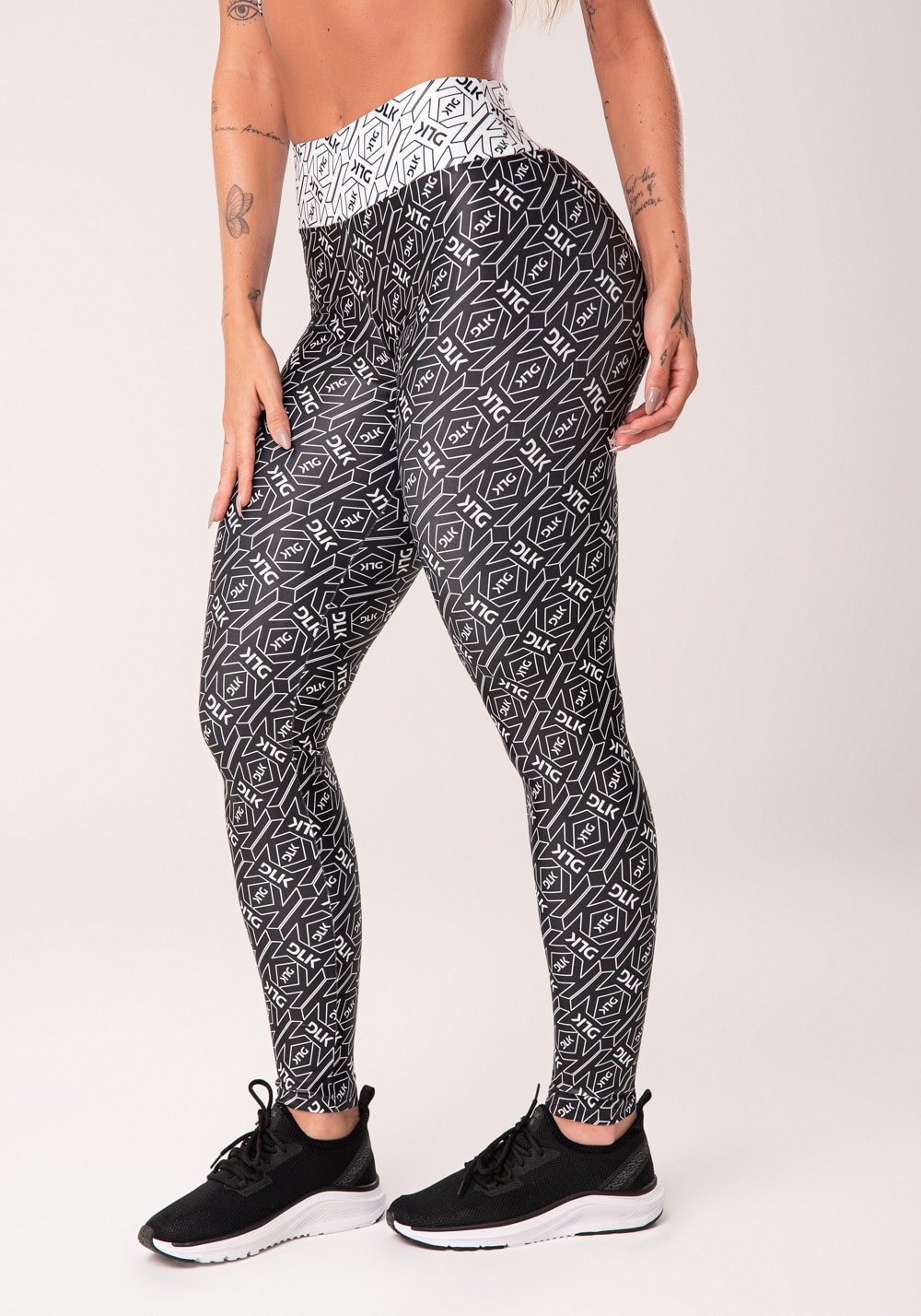 Legging fitness feminina branco e preto logomania flow