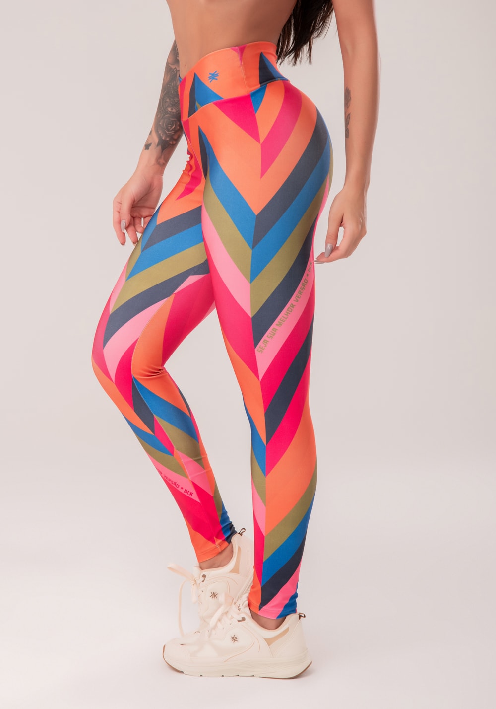 Legging fitness feminina com cós transpassado estampada vibração astra