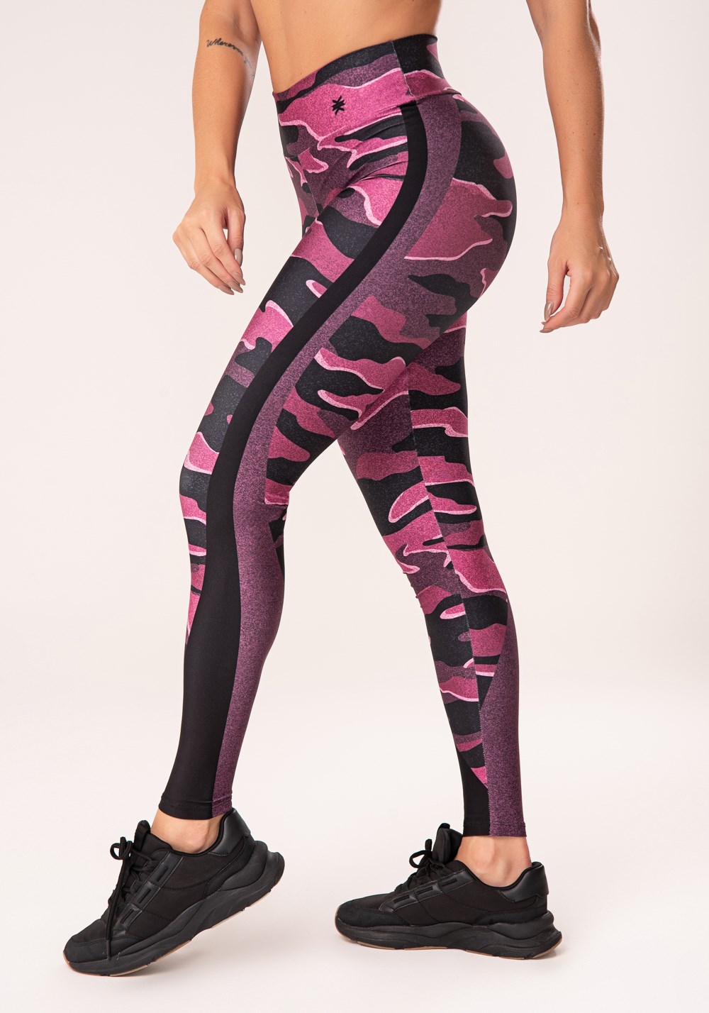 Legging fitness feminina estampada camuflado rosa e preto printed