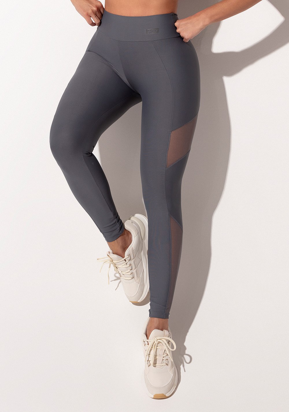 Legging fitness feminina marrom com recortes em tule intense