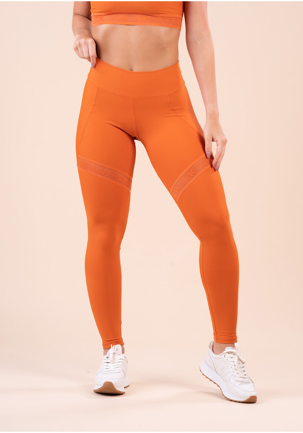 Legging fitness feminina laranja com recorte e elástico vazado action