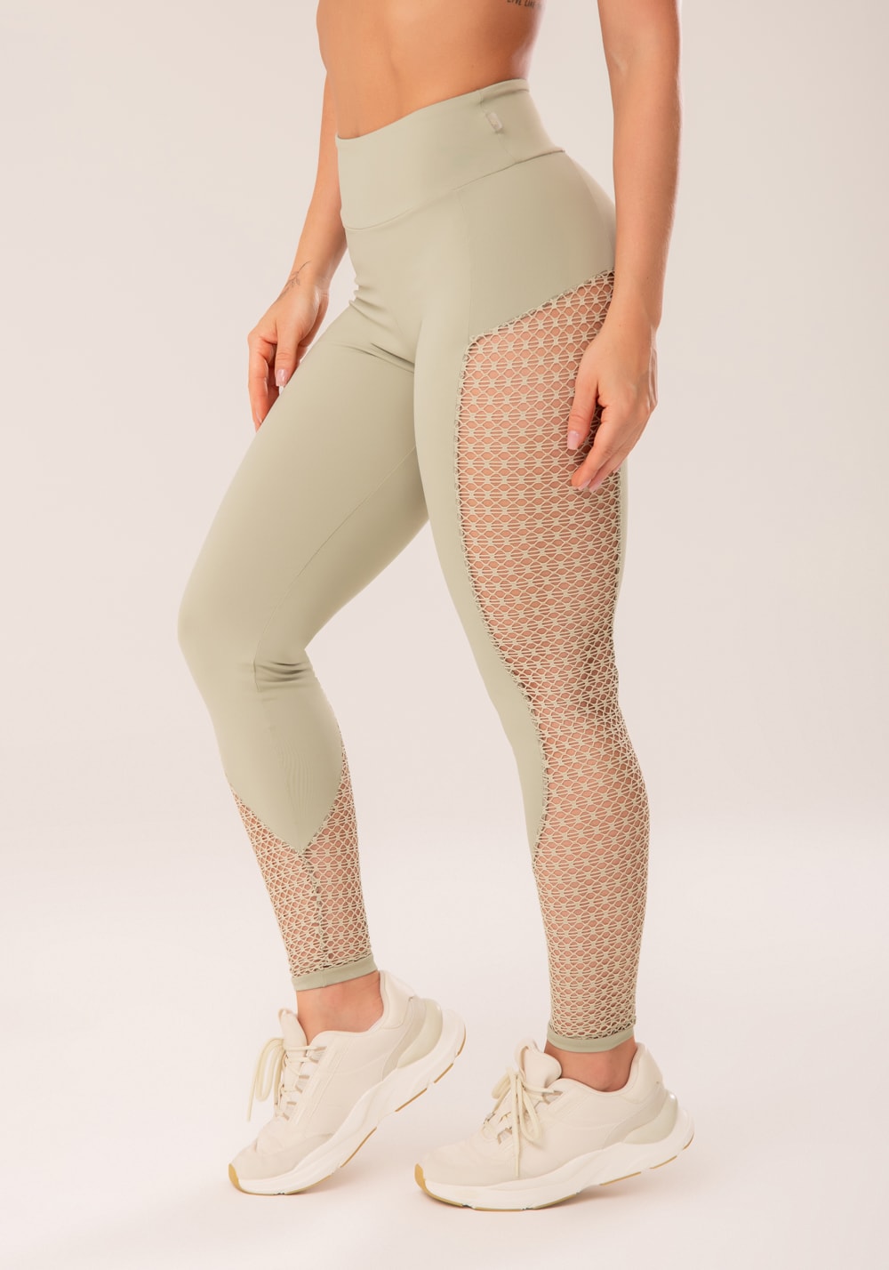 Legging fitness feminina oliva com recortes em tela harmony