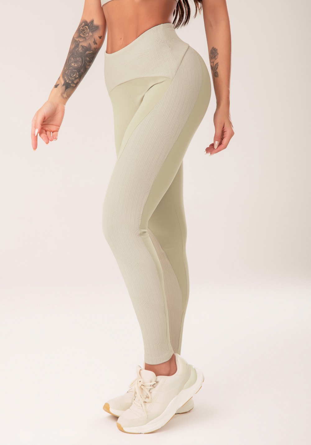 Legging fitness feminina oliva com recortes harmony