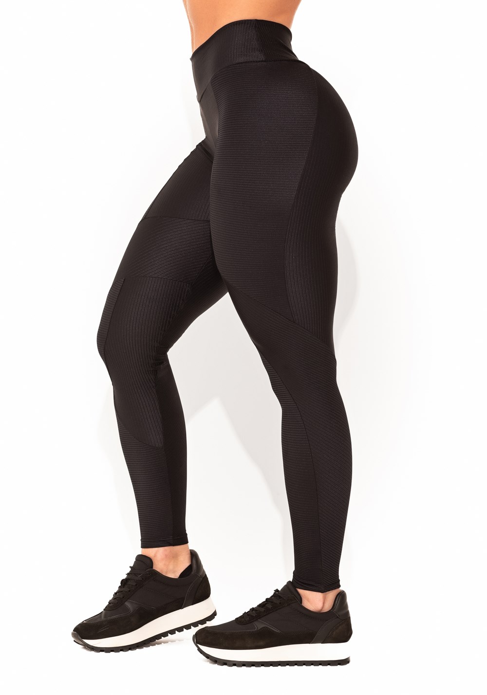 Legging fitness feminina preta canelada com recortes elegance